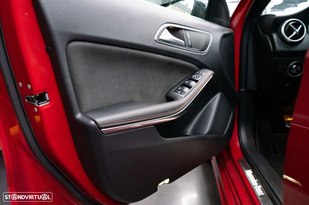 Mercedes-Benz A 180 d AMG Line - 23