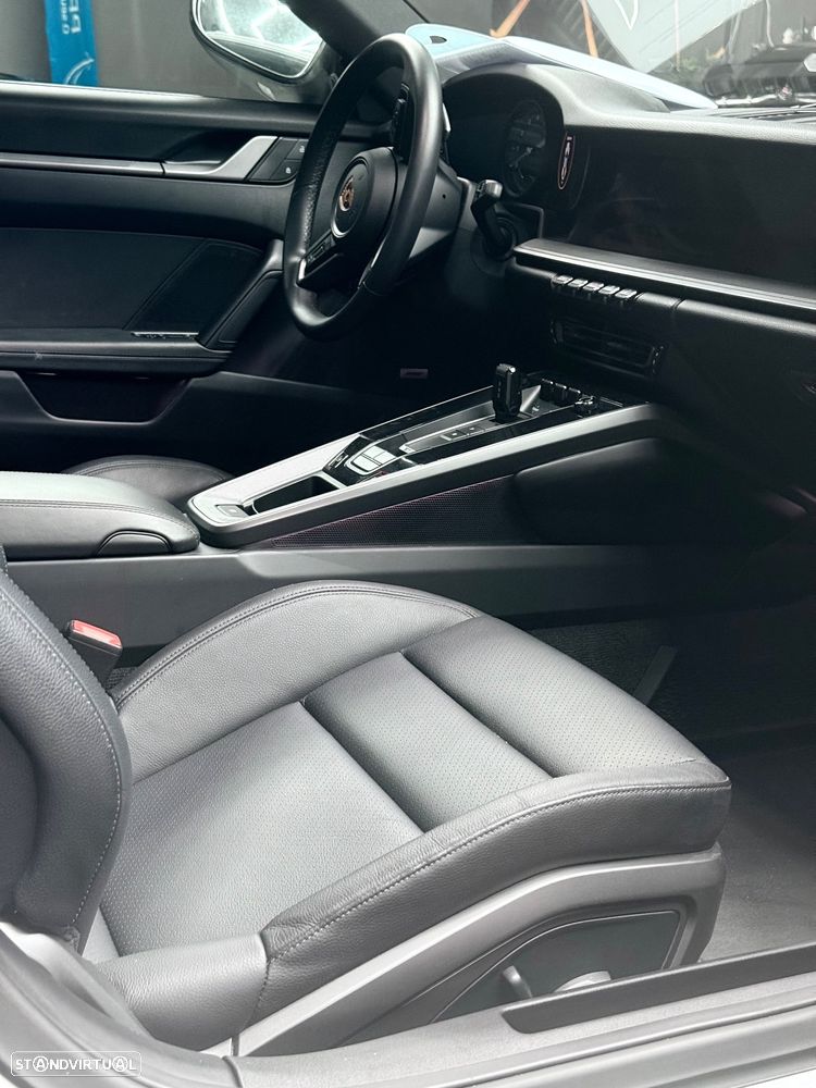 Porsche 911 (992) - 8