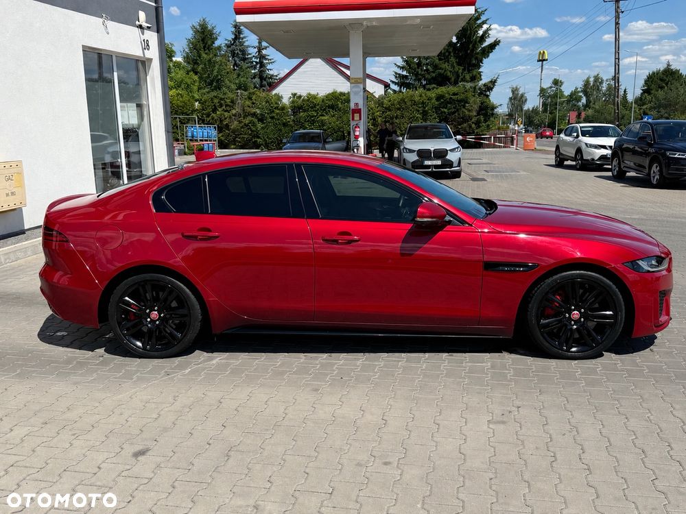 Jaguar XE - 12