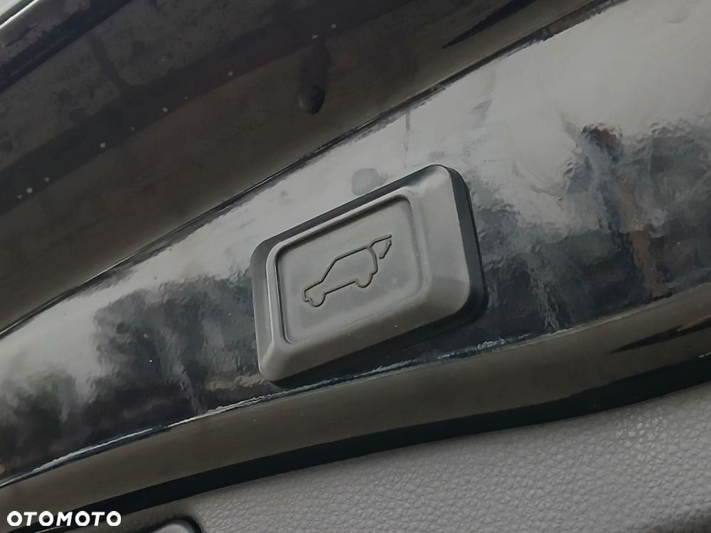 Toyota RAV4 2.5 Hybrid Black Edition by JBL 4x4 - 38