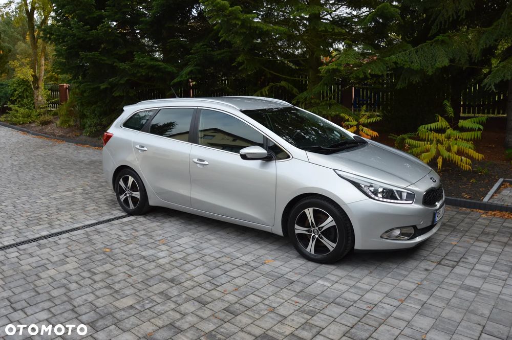Kia Ceed - 11