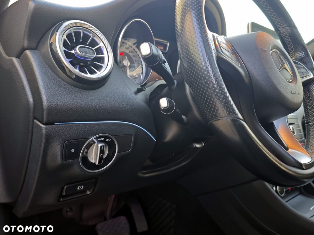 Mercedes-Benz CLA 180 7G-DCT - 17