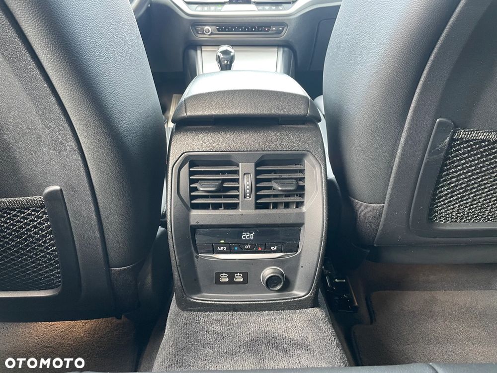 BMW Seria 3 320d - 25