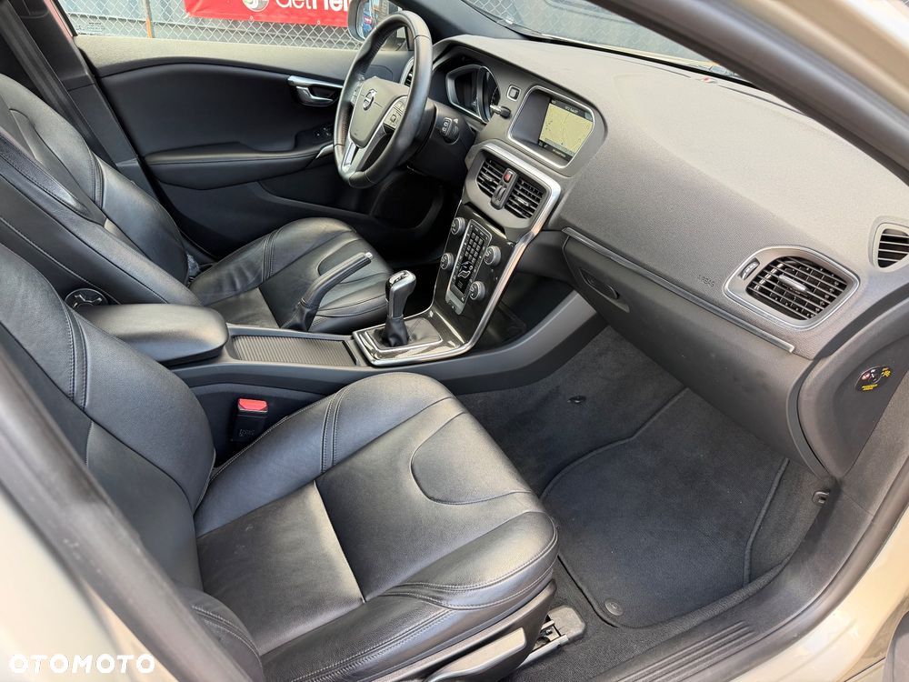 Volvo V40 D3 Momentum - 8