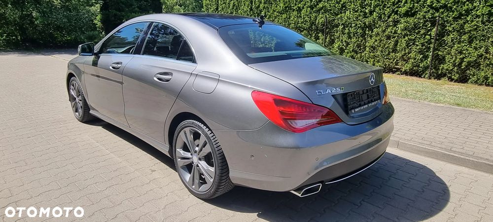 Mercedes-Benz CLA 250 4Matic 7G-DCT UrbanStyle Edition - 18