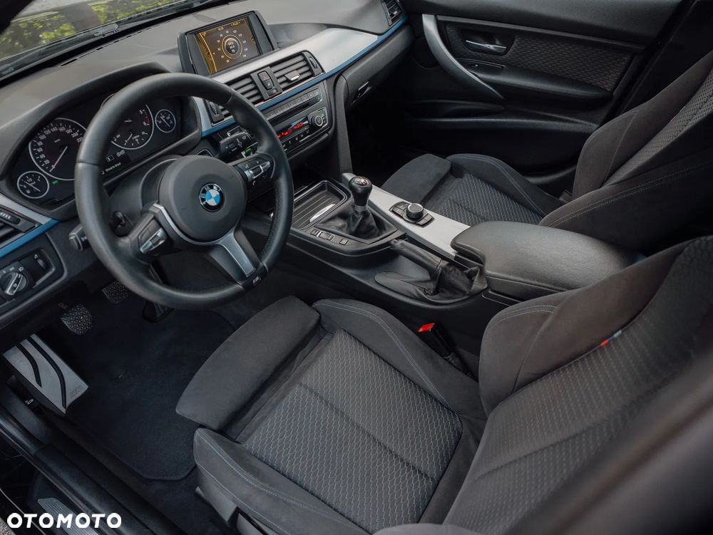 BMW Seria 3 320d xDrive - 16