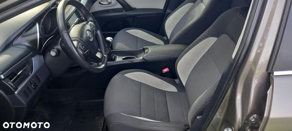 Toyota Avensis Touring Sports 1.8 Business Edition - 14
