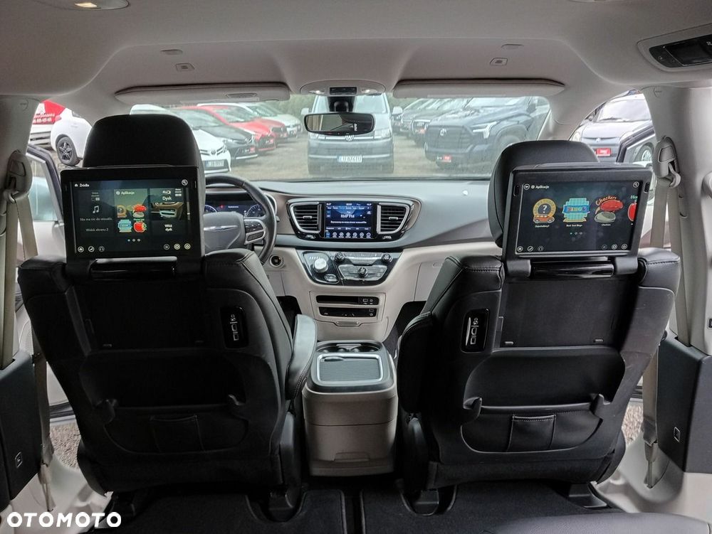 Chrysler Pacifica - 12