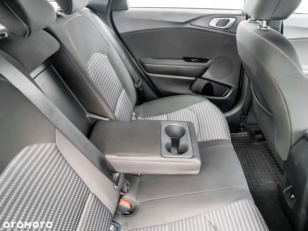 Kia Ceed 1.5 T-GDI M - 23