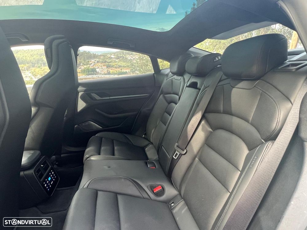 Porsche Taycan Turbo S - 21