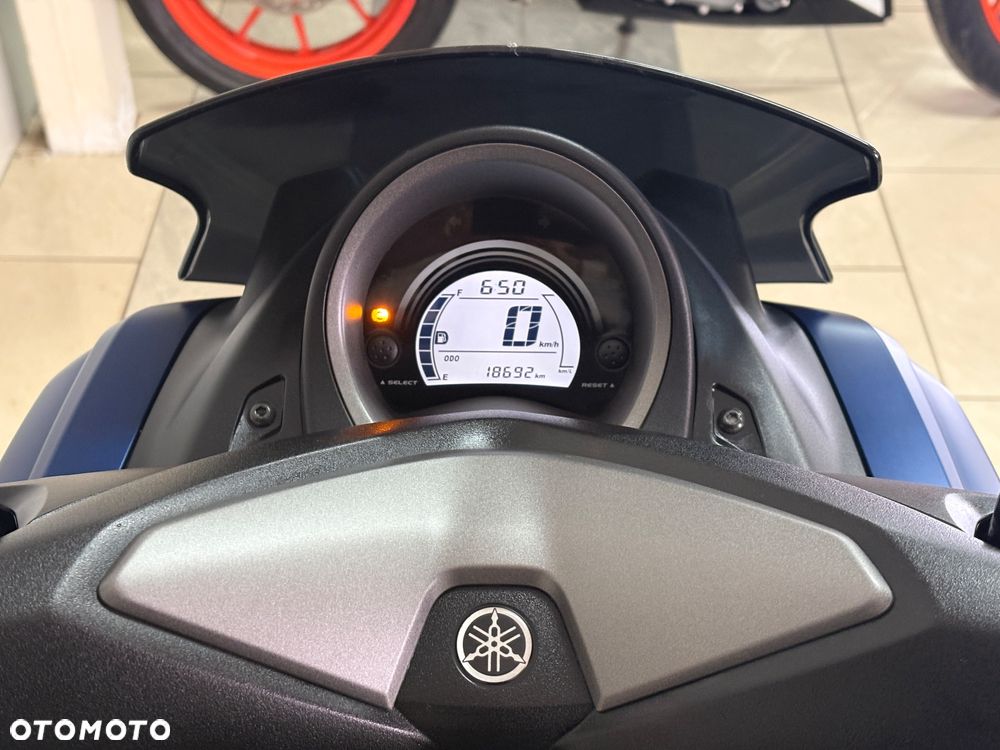 Yamaha NMAX - 12