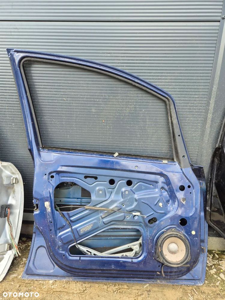 DRZWI KLAPA MASKA OPEL ZAFIRA II B - 23
