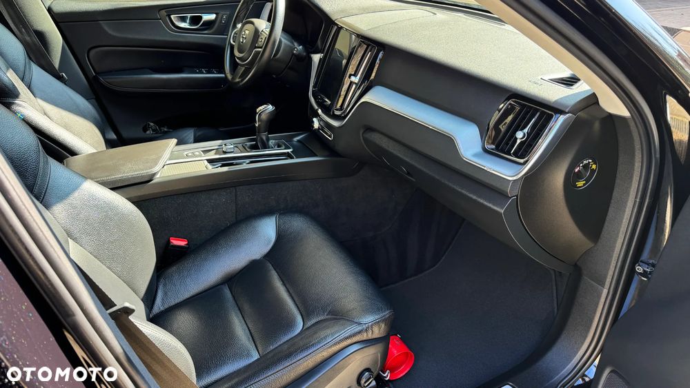 Volvo XC 60 D4 Momentum Pro - 17