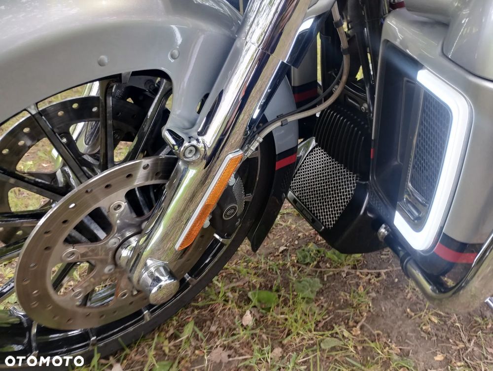 Harley-Davidson CVO Street Glide - 26