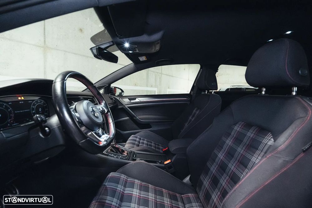 VW Golf - 16