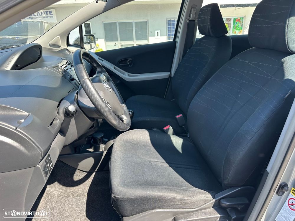 Toyota Yaris 1.0 VVT-i AC - 10
