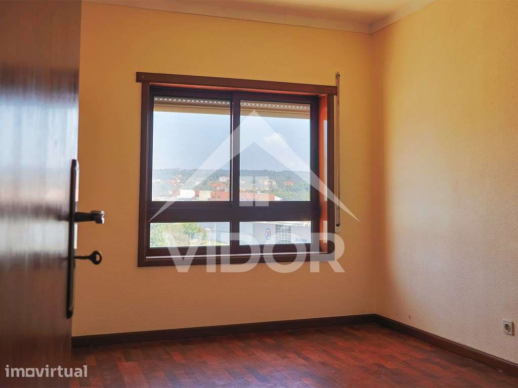 Vista Mar, Luz Natural e Conforto T3 no 7º Andar com Parqueamento e... - Grande imagem: 5/18