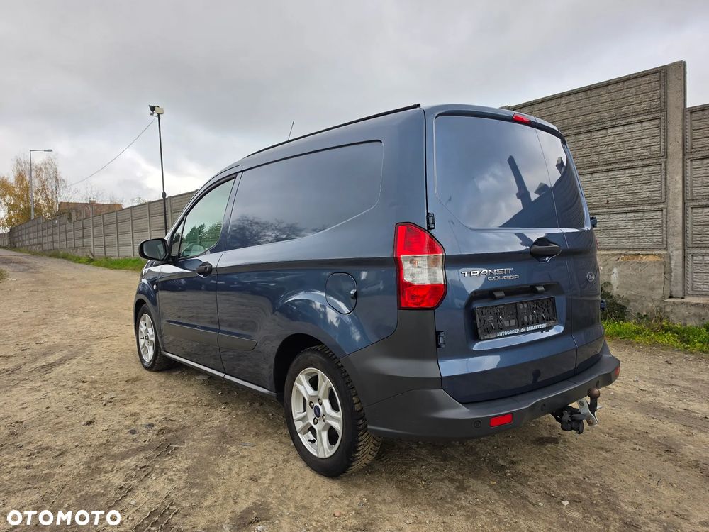 Ford Transit Courier - 29