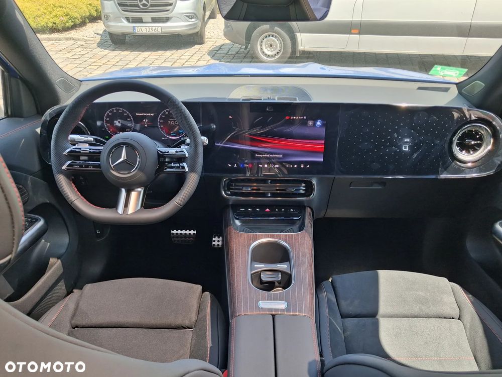Mercedes-Benz GLB - 12