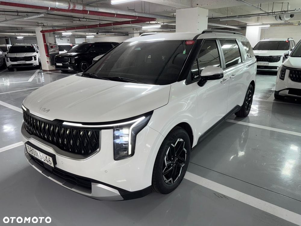 Kia Carnival - 5