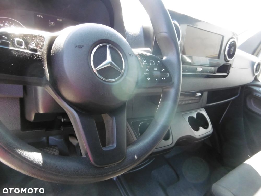 Mercedes-Benz Sprinter - 8