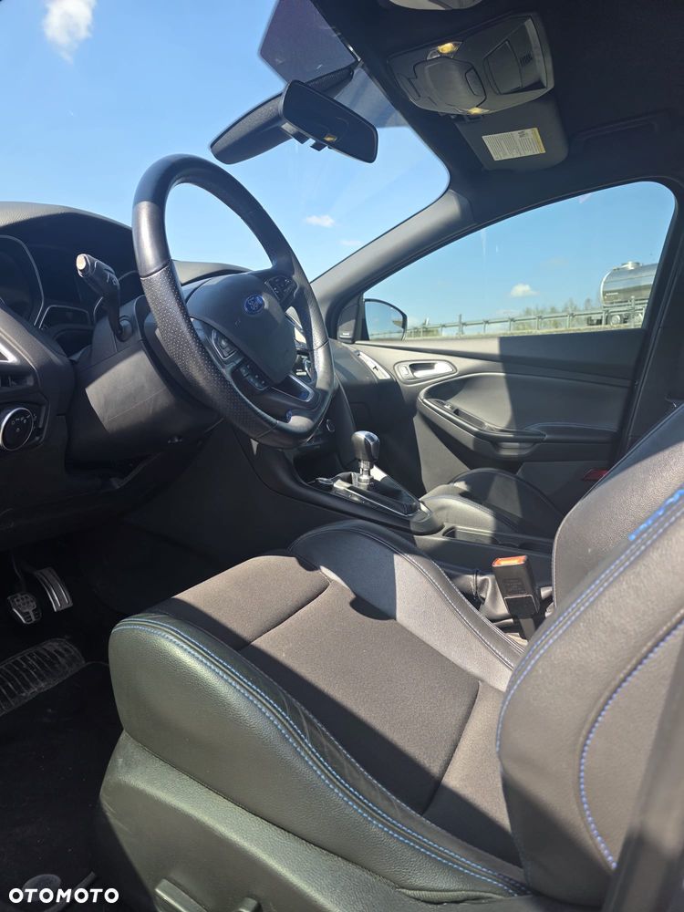 Ford Focus 2.3 EcoBoost RS - 24