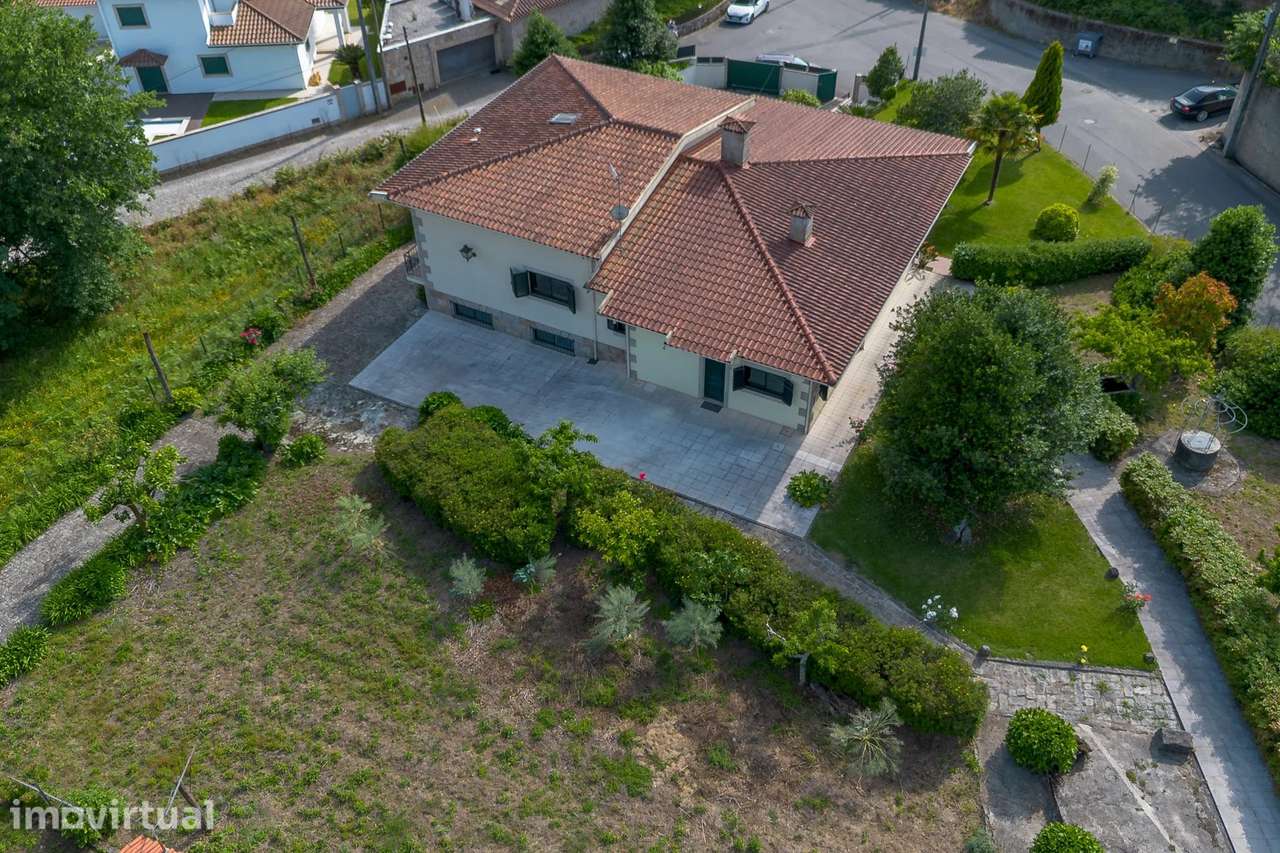 Propriedade T4 com 2300m² e Casa em Pedra – Lago, Amares (Braga) - Grande imagem: 2/28