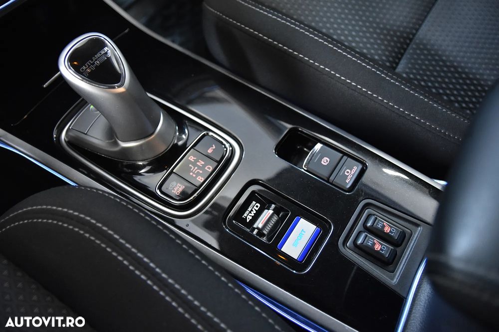 Mitsubishi Outlander - 18