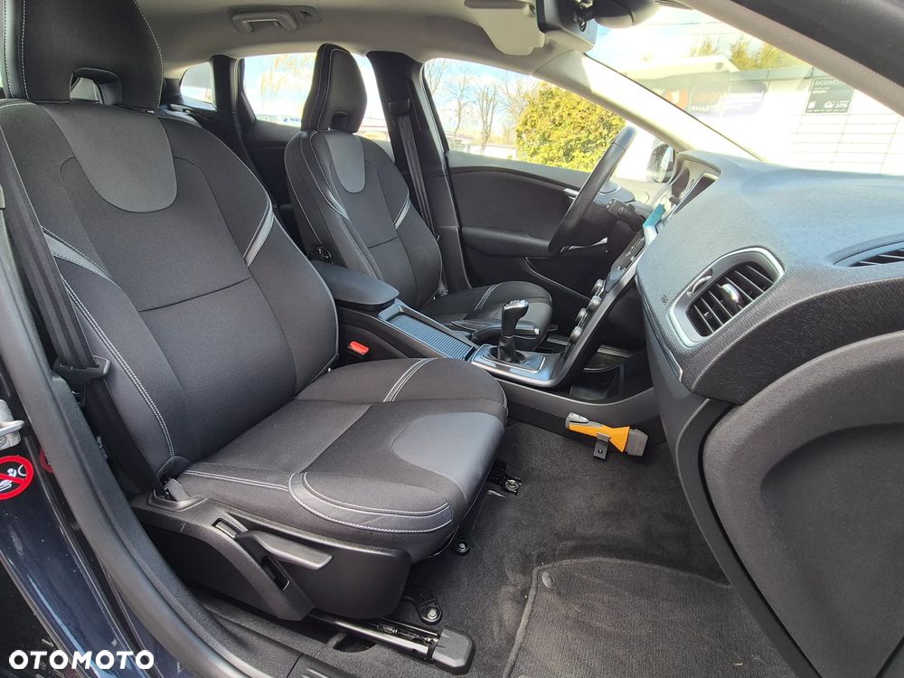 Volvo V40 D2 Momentum - 32