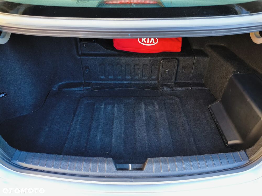 Kia Optima - 38