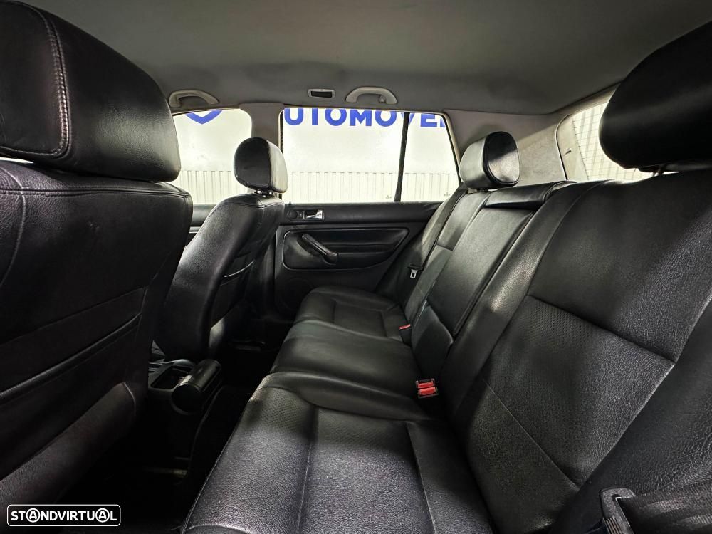 VW Golf 1.9 TDi 25 Anos - 10