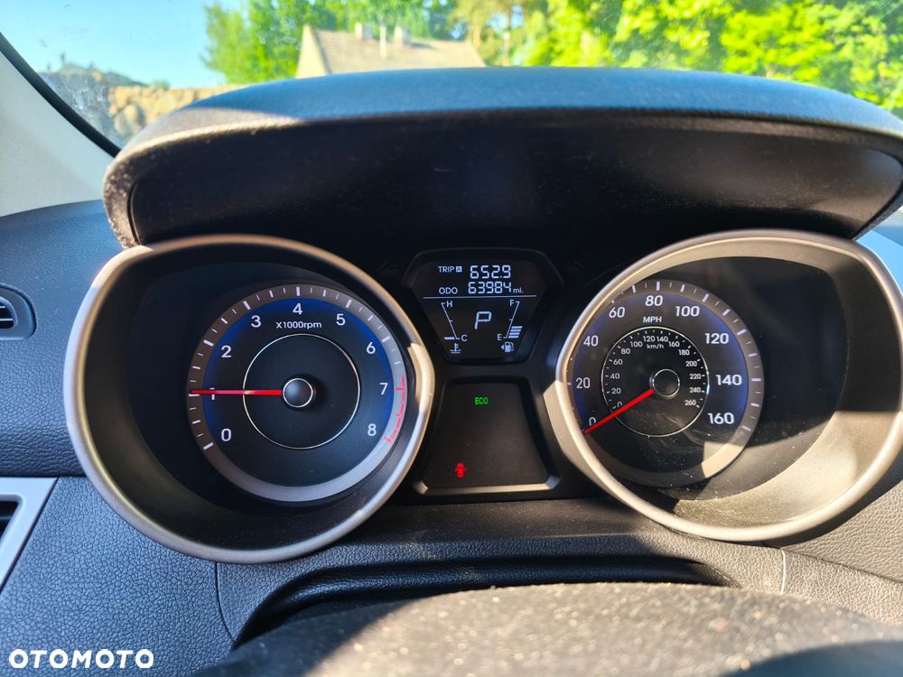 Hyundai Elantra - 12