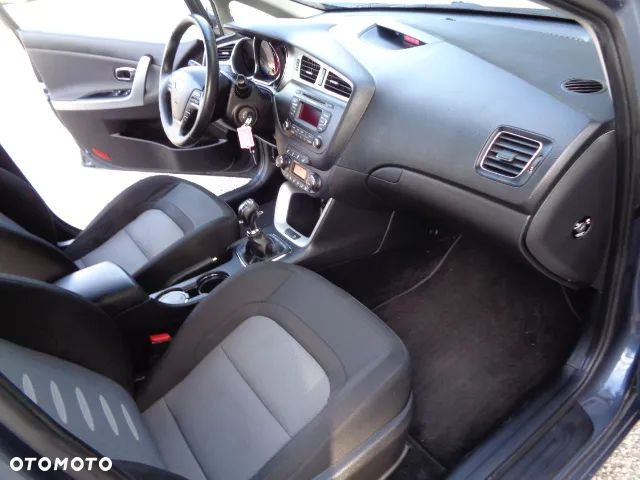 Kia Ceed 1.4 CVVT Dream Team Edition - 12