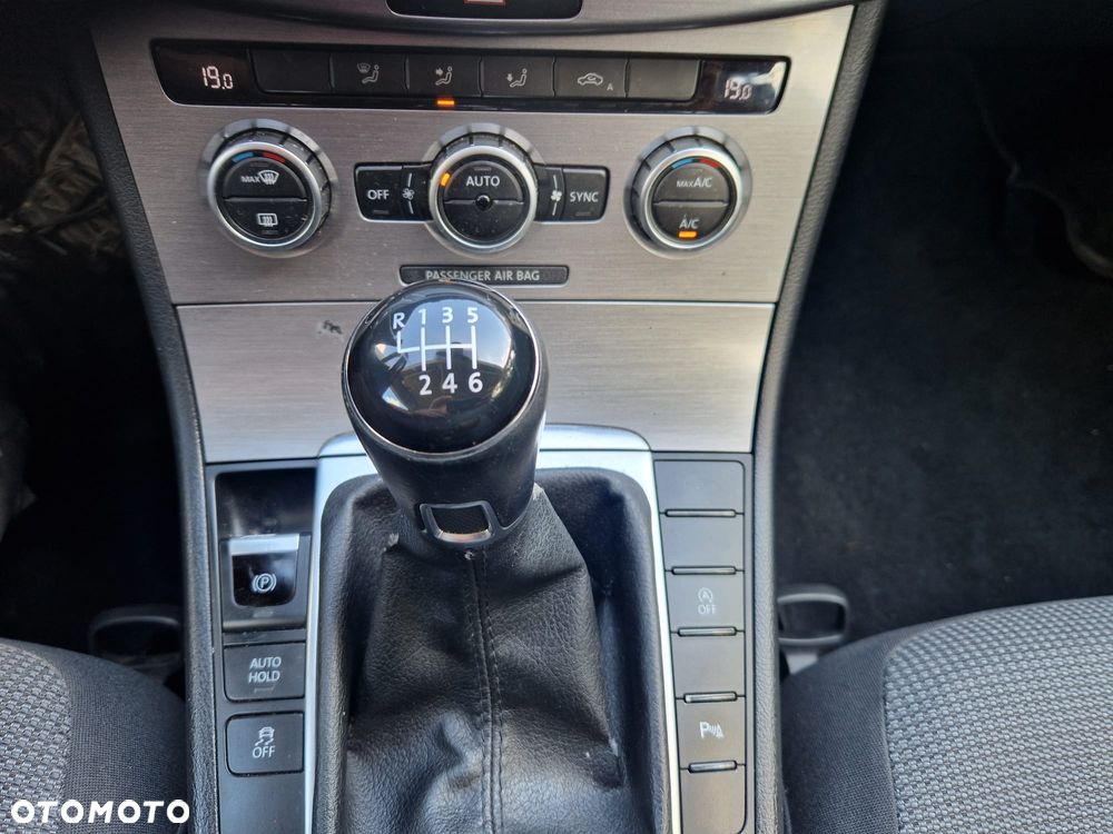 Volkswagen Passat 1.6 TDI BlueMotion Technology Comfortline - 14