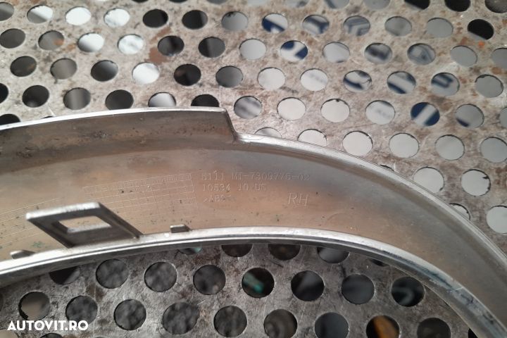 ORNAMENT CROM GRILA RADIATOR DREAPTA 7309775 MX1253 BMW Seria 5 F10 [ - 3