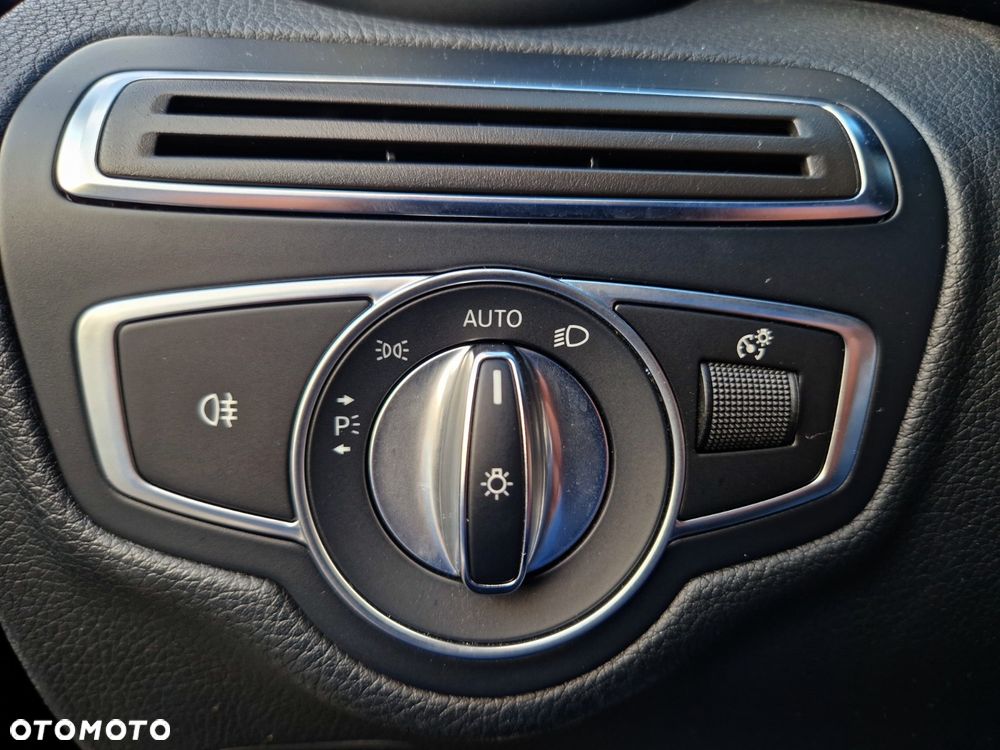 Mercedes-Benz Klasa C 200 7G-TRONIC Edition - 23