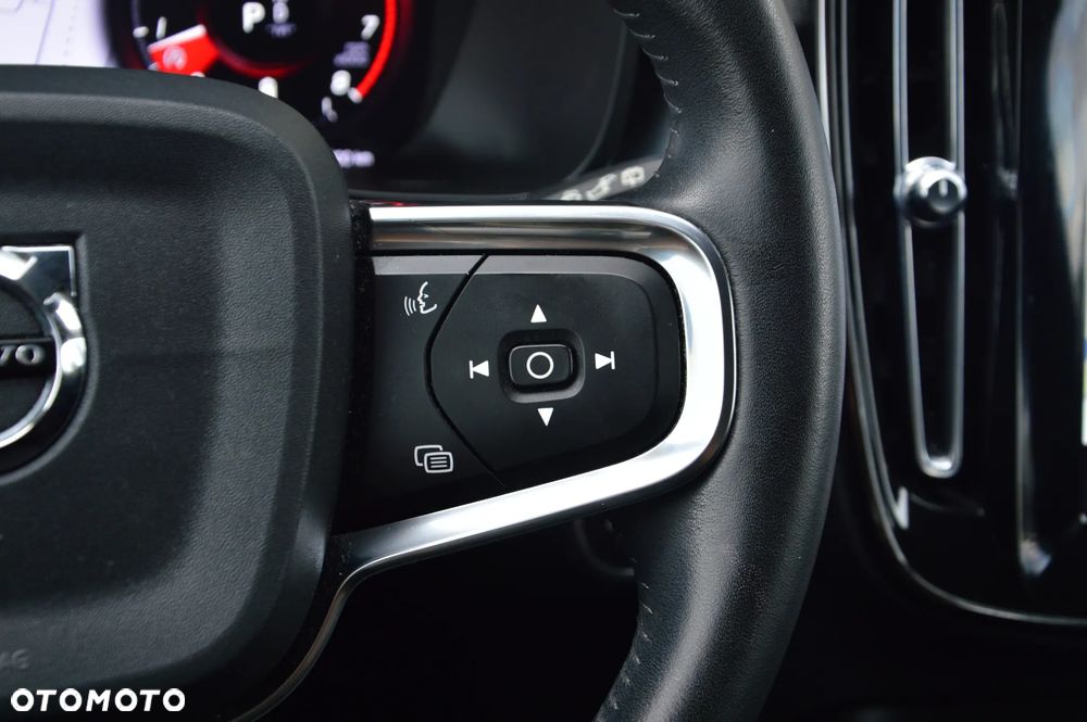 Volvo XC 40 T4 AWD Momentum Pro - 23