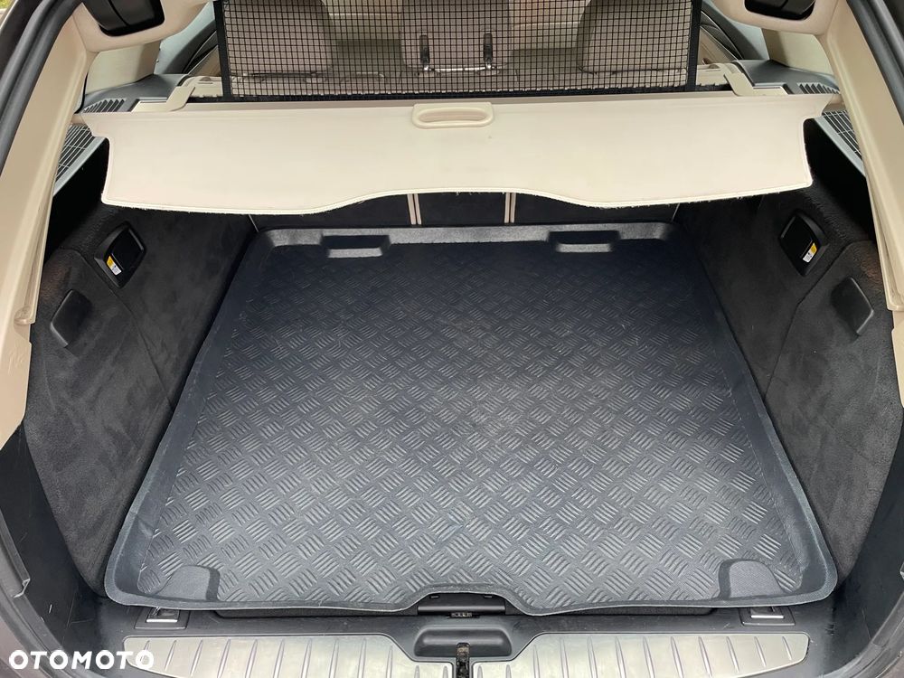 BMW Seria 5 520d Touring - 11