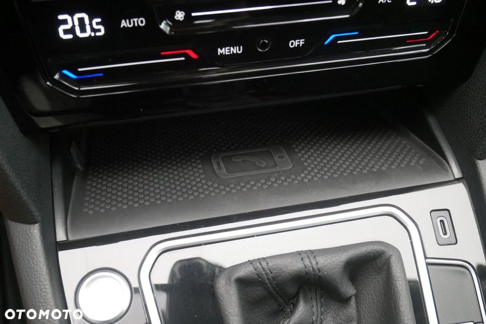 Volkswagen Passat Variant 2.0 TSI Business DSG - 22