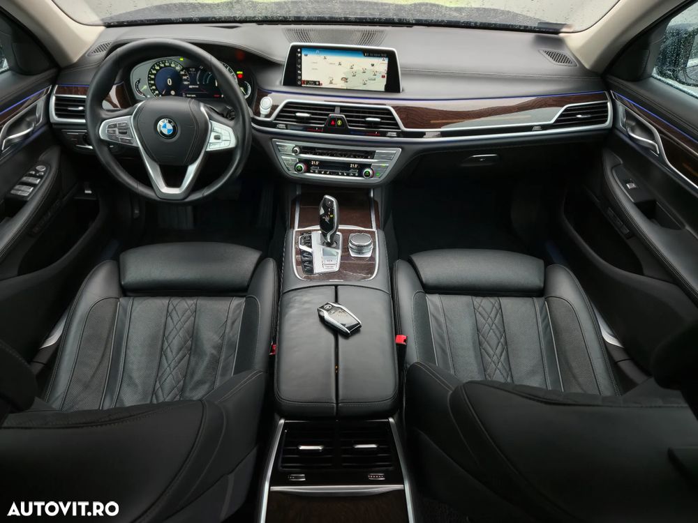 BMW Seria 7 740Le iPerformance - 24