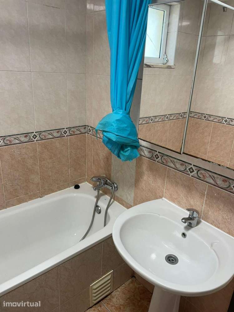 Quarto - localizado em Ajuda Lisbon - Grande imagem: 3/24