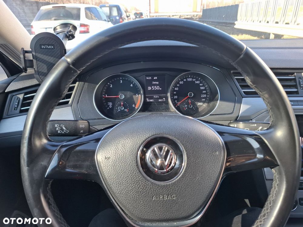 Volkswagen Passat - 24