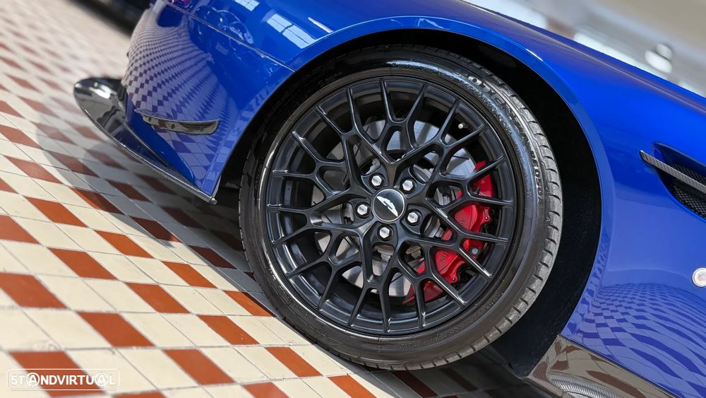 Aston Martin Vantage Coupe - 17