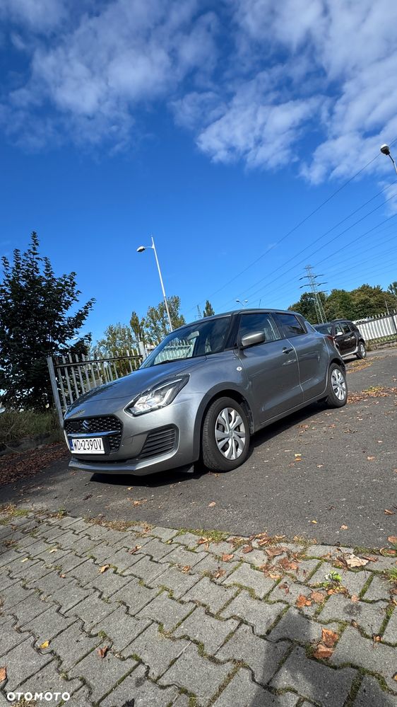 Suzuki Swift 1.2 Premium Plus CVT - 1
