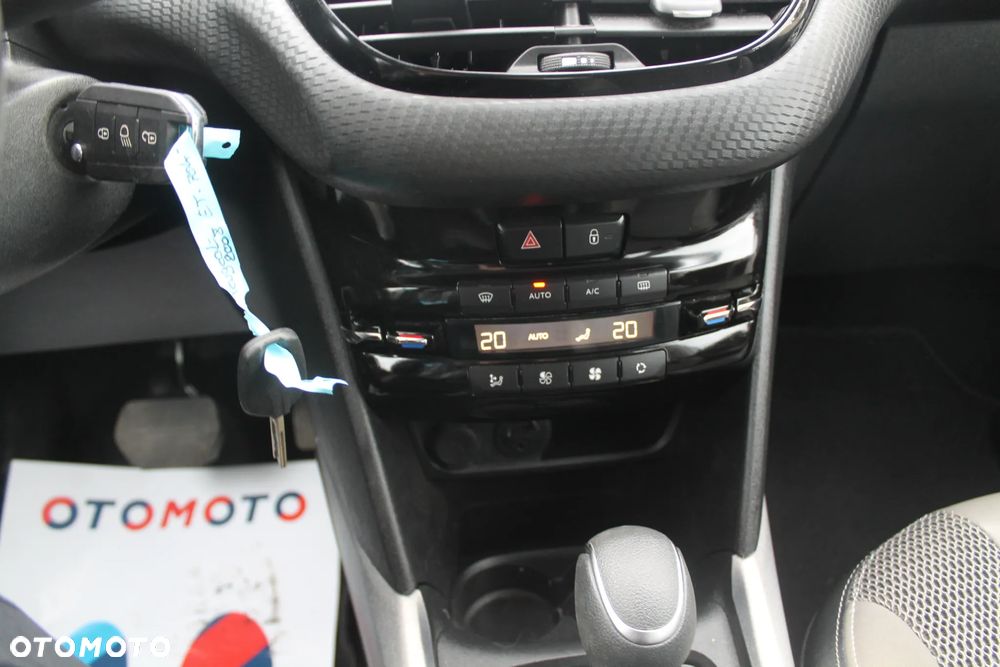 Peugeot 2008 PureTech 110 GPF Stop&Start EAT6 Style - 17