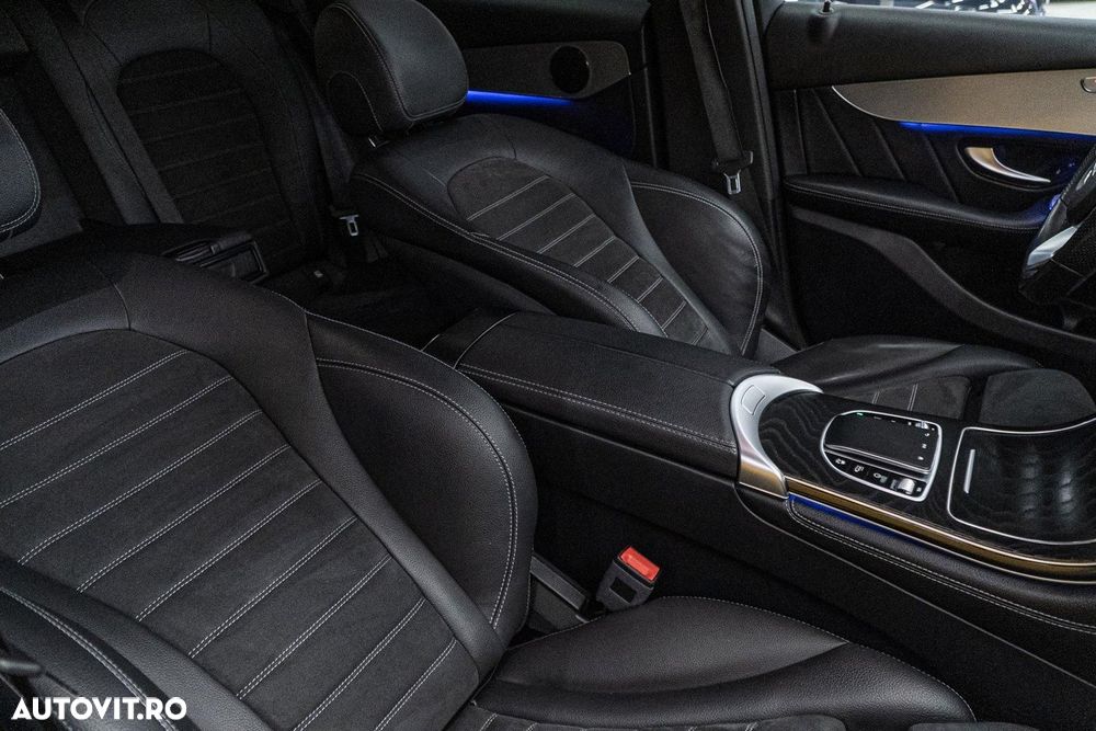 Mercedes-Benz GLC Coupe 300 4Matic 9G-TRONIC AMG Line Plus - 38