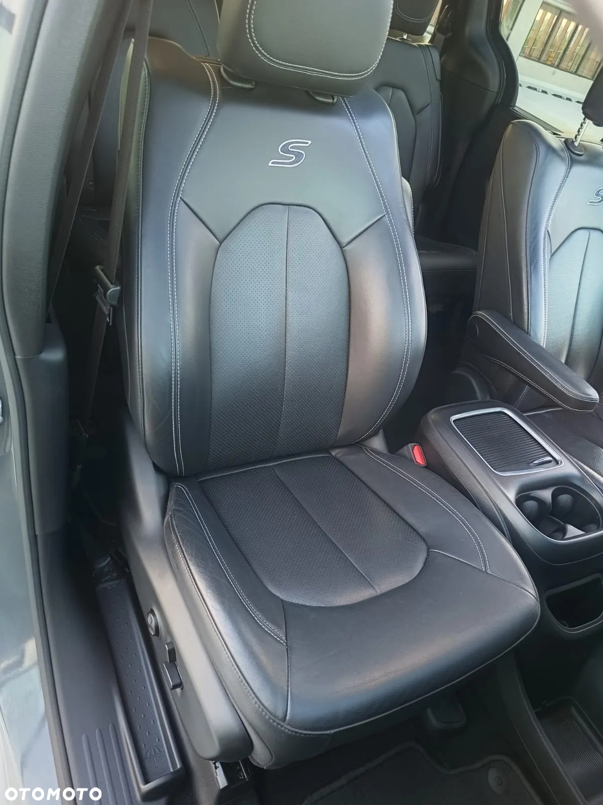 Chrysler Pacifica - 25