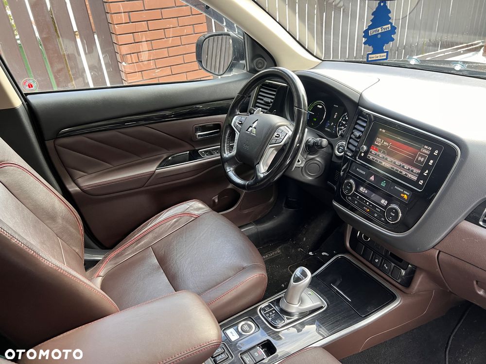 Mitsubishi Outlander 2.0 4WD Top - 5