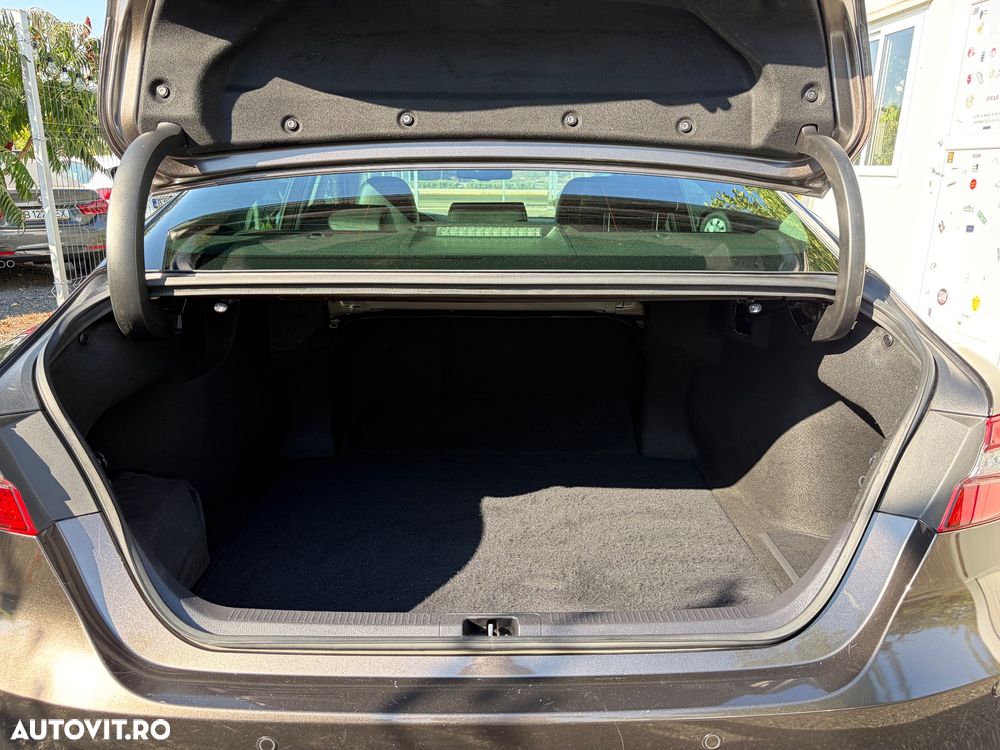 Toyota Camry 2.5 Exclusive - 33