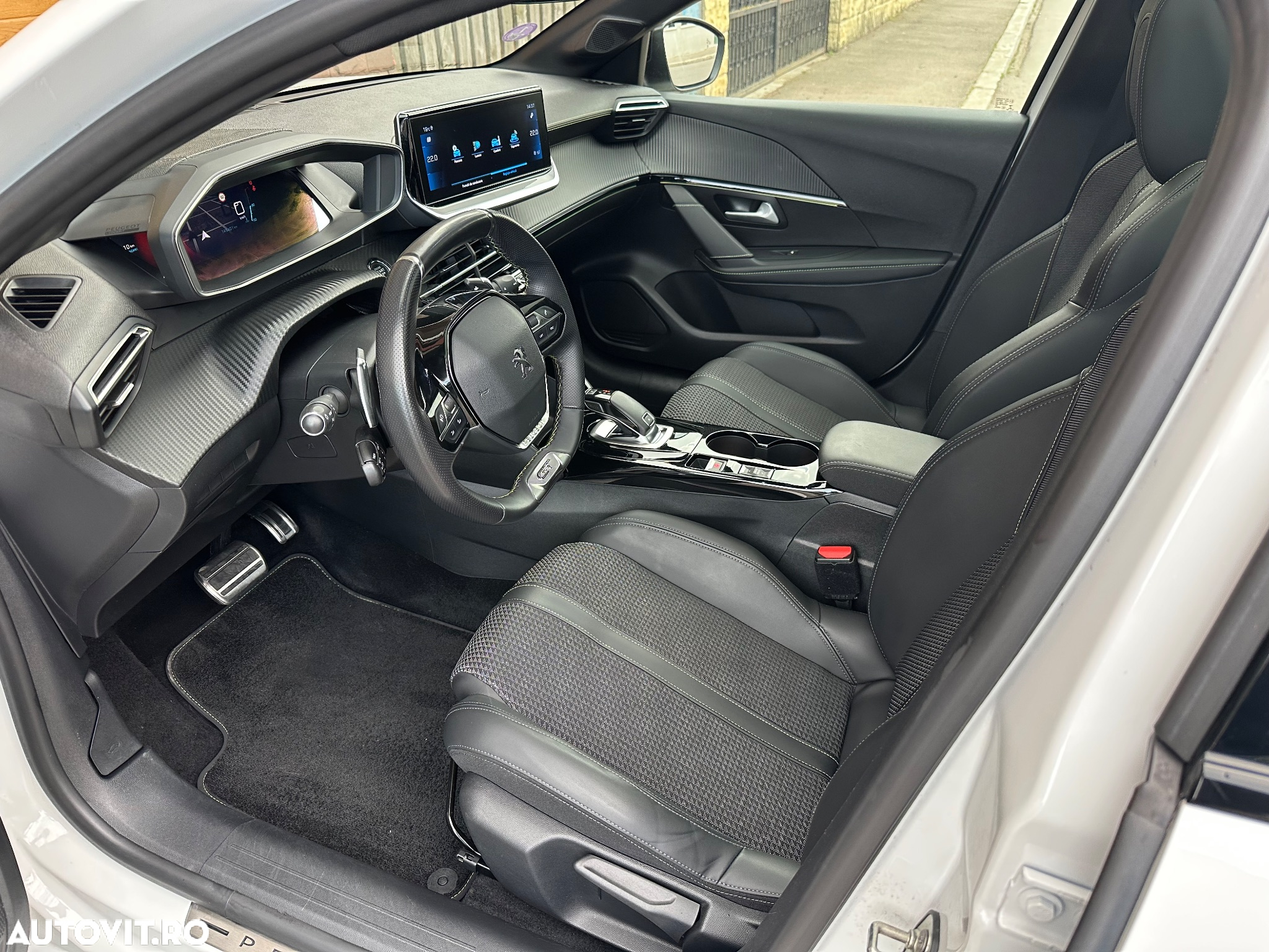 Peugeot 208 PureTech 130 EAT8 GT - 26